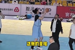 这外国教练在教张子宇什么，看不